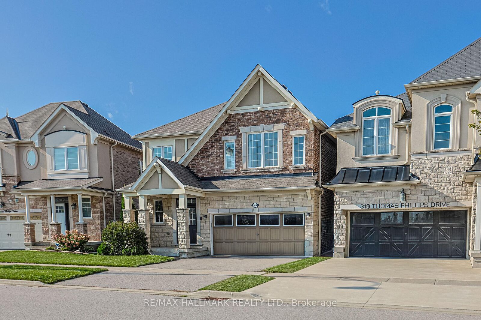 Property Photo:  315 Thomas Phillips Drive  ON L4G 0T3 