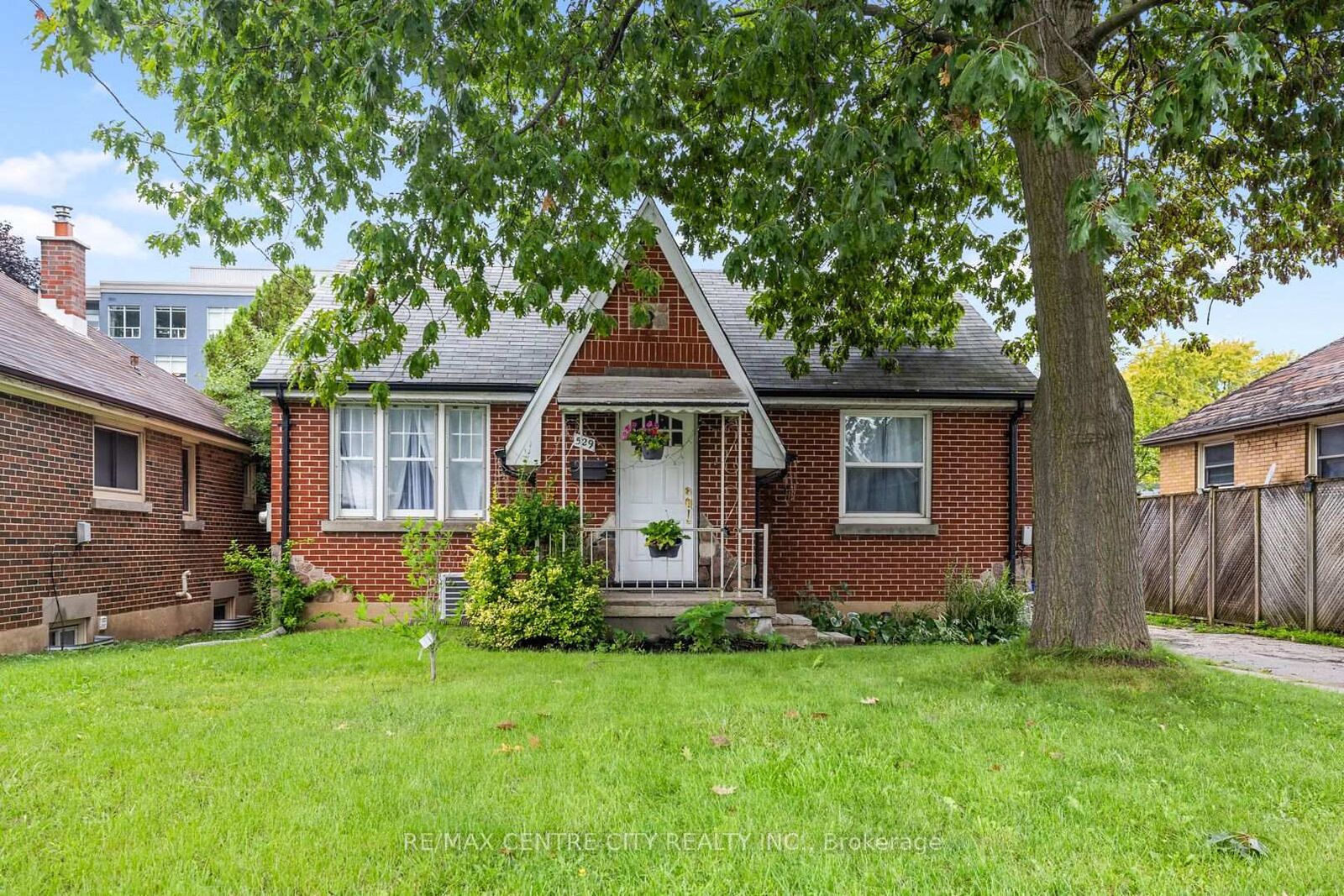 Property Photo: 529 Highbury Avenue N ON N5W 4K6