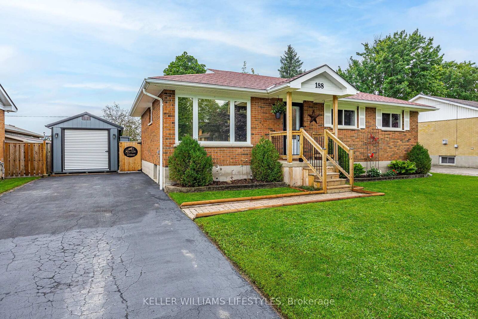 Property Photo:  188 Queen Street  ON N0M 1A0 