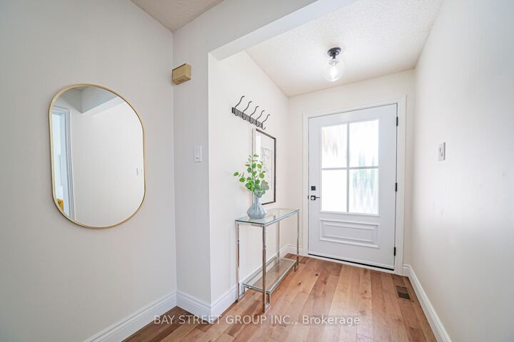 Property Photo:  29 Roslo Court  ON L6H 4S1 