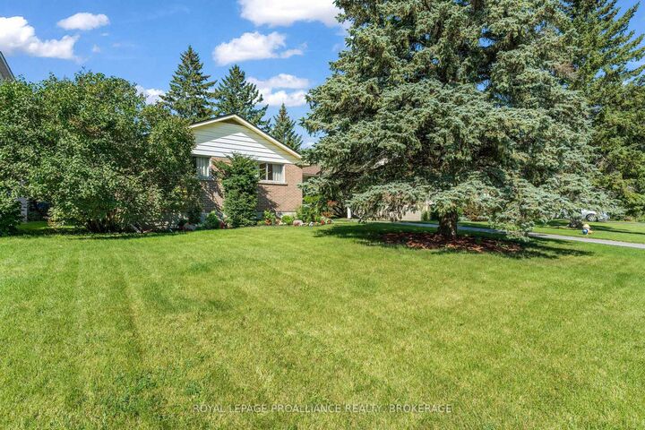 Property Photo: 421 Windward Place ON K7M 4E5