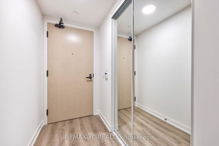 Property Photo:  195 Commerce Street 1817  ON L4K 0P9 