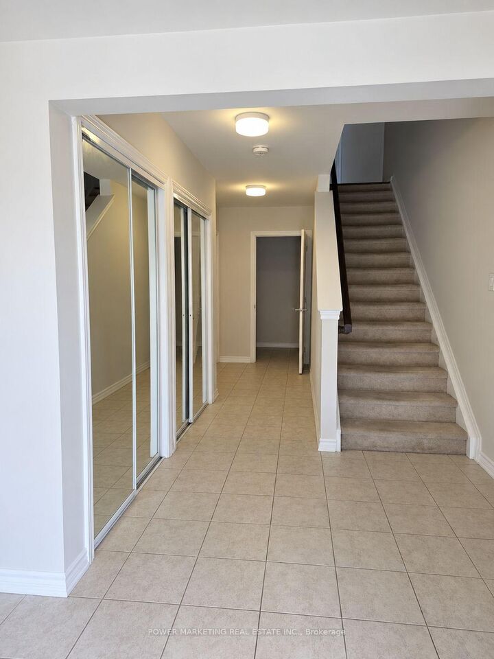 Property Photo: 502 Rye Grass Way ON K2C 3H2
