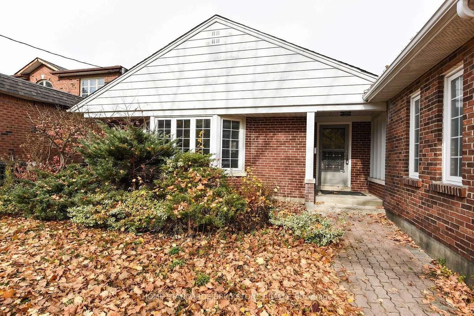 Property Photo:  90 Centre Avenue N  ON M2M 2L6 