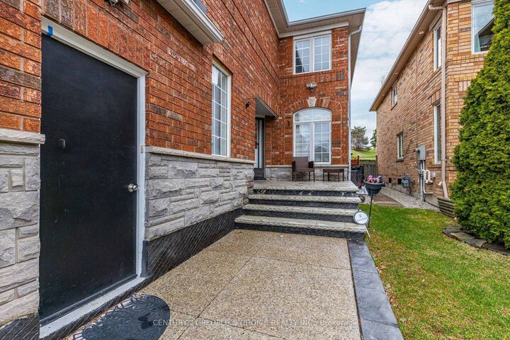 Property Photo:  5677 Condor Place  ON L5V 2J4 