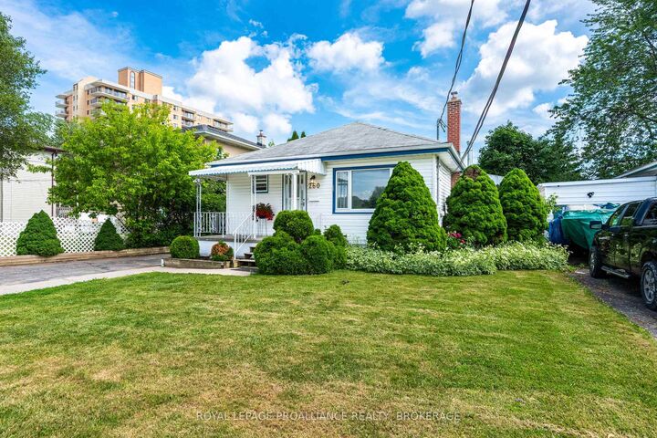 Property Photo:  260 Elmwood Street  ON K7M 2Y8 