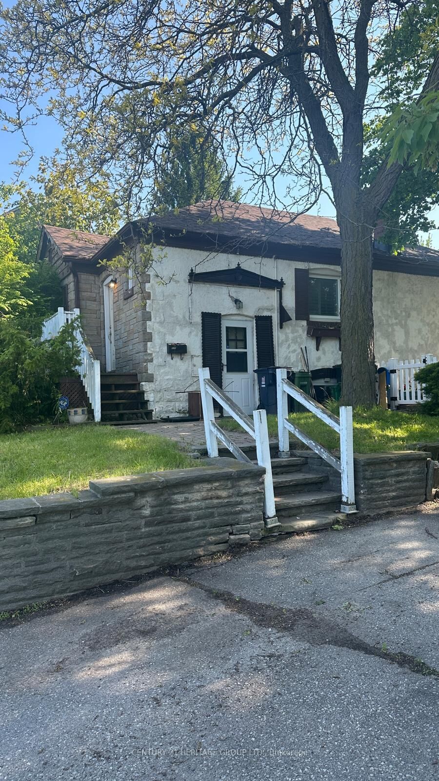 Property Photo:  930 Scarlett Road  ON M9P 2V5 