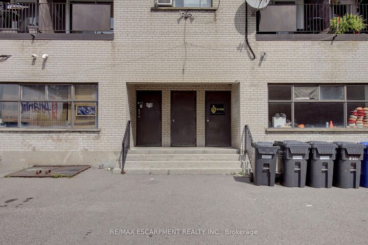 Property Photo:  492 Kerr Street 9  ON L6K 3C5 
