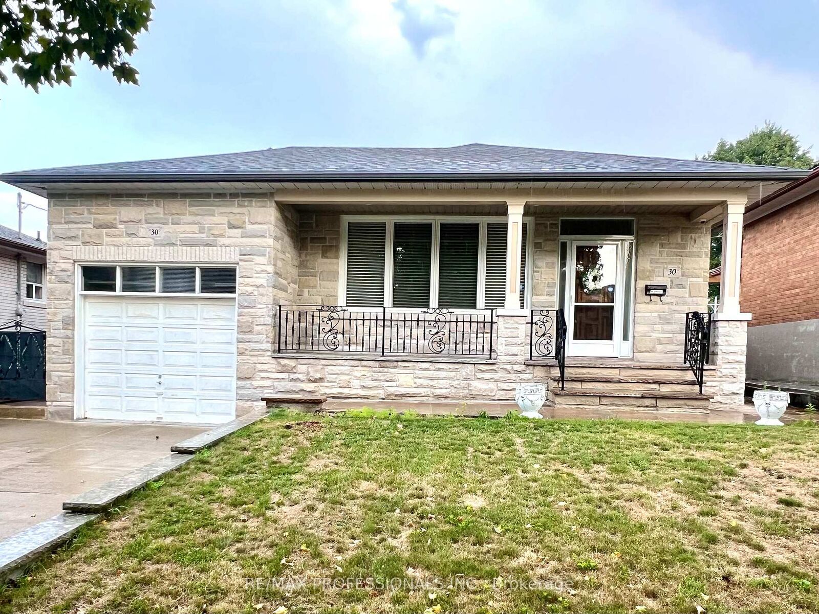 Property Photo:  30 Lemonwood Drive  ON M9A 4L5 
