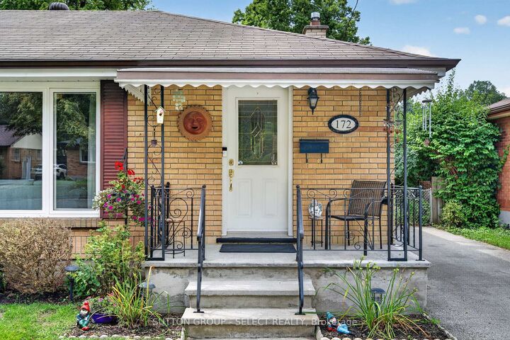 Property Photo:  172 Fairhaven Circle  ON N5W 1E2 