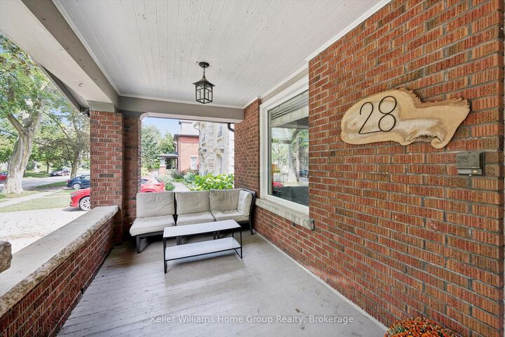 Property Photo:  28 Oxford Street  ON N1H 2M3 