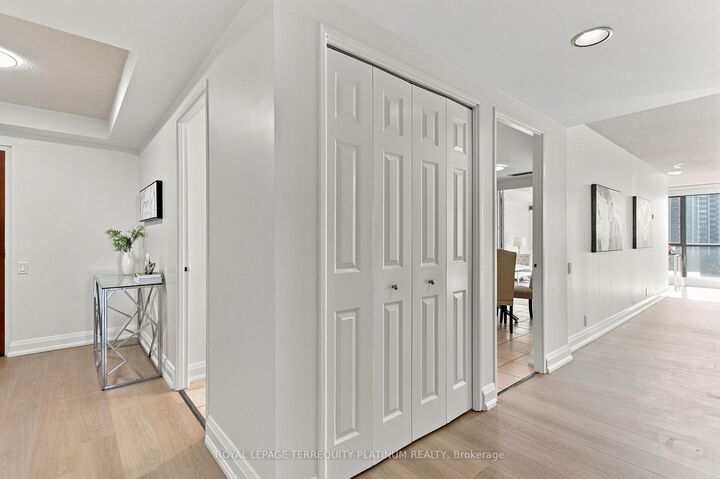 Property Photo:  1 Concorde Place 802  ON M3C 3K6 
