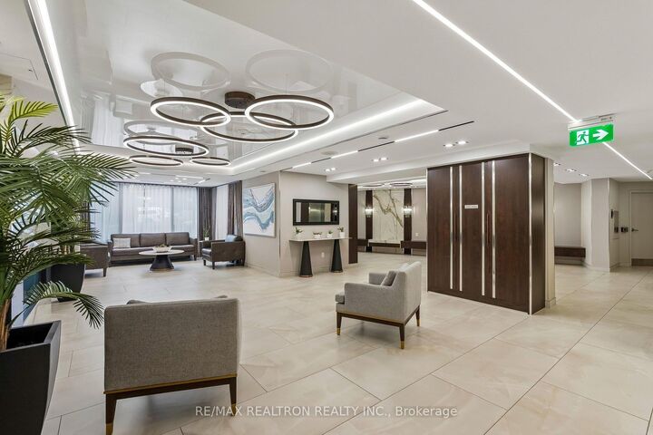 Property Photo:  30 Harding Boulevard W 1111  ON L4C 9M3 