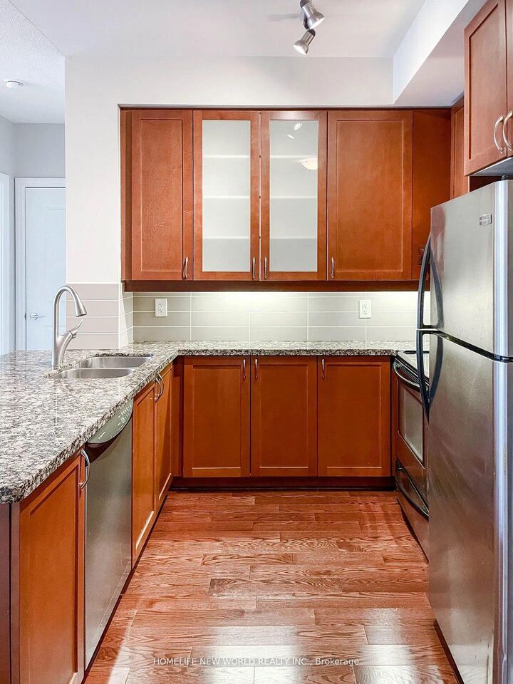 Property Photo:  21 Upper Duke Crescent 404  ON L6G 0B7 