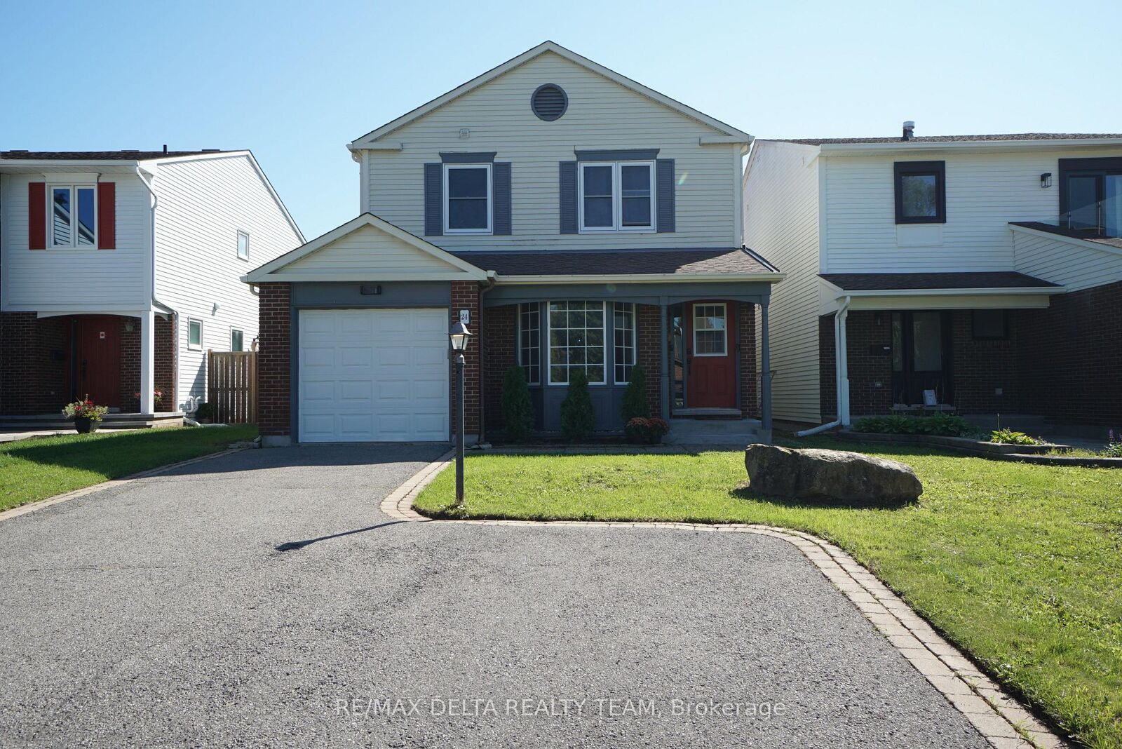 Property Photo:  24 Raftus Square  ON K2J 1J3 