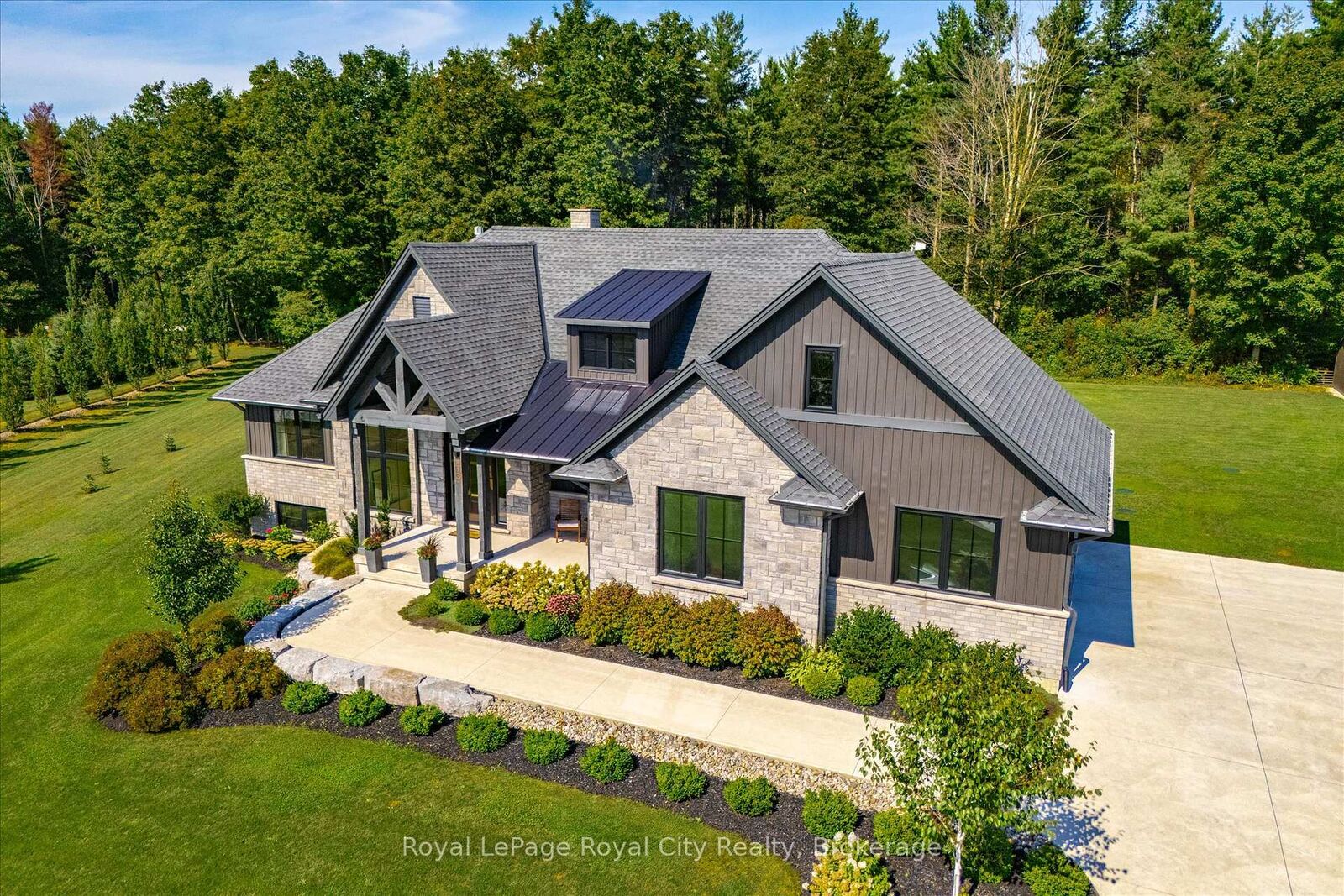 Property Photo:  113 Sharron Court  ON N0G 2K0 