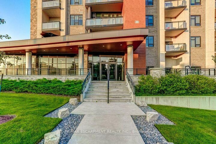 Property Photo: 30 Hamilton Street S 711 ON L8B 1V8