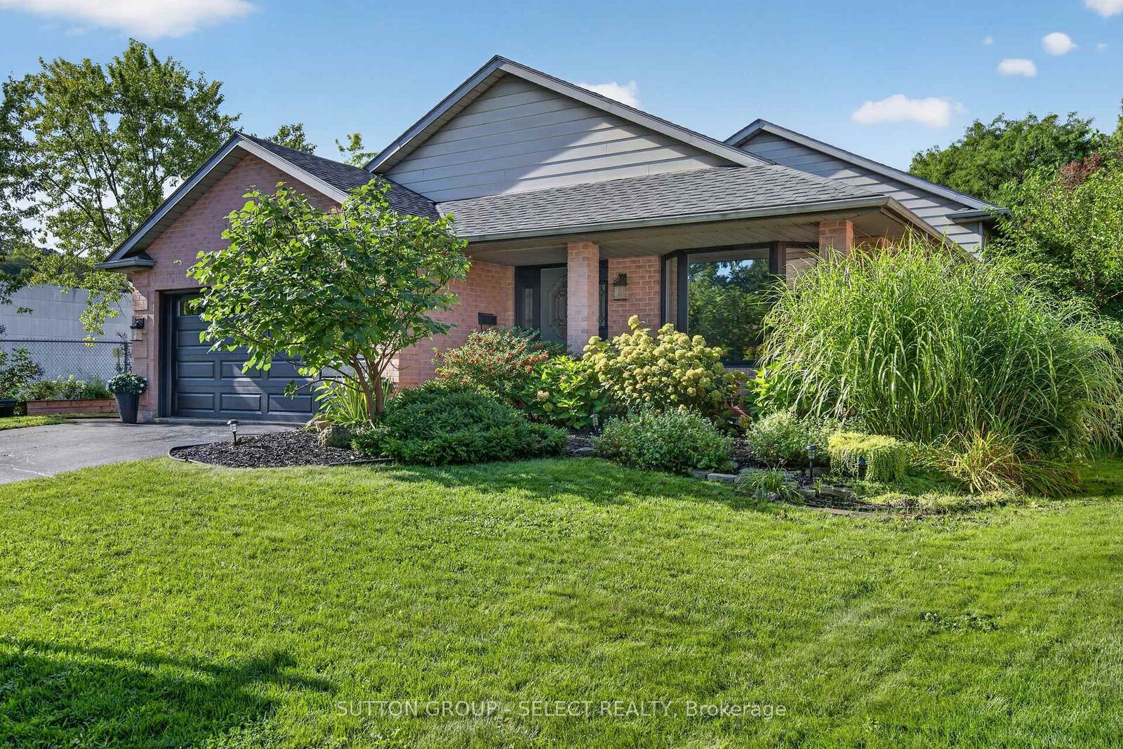 Property Photo:  165 Whisperwood Avenue  ON N6K 4C6 