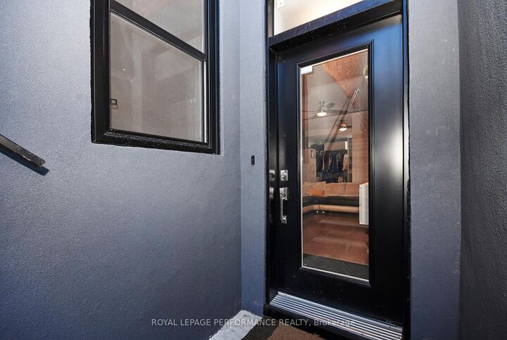 Property Photo:  82 Third Avenue Unit B  ON K1S 2J8 