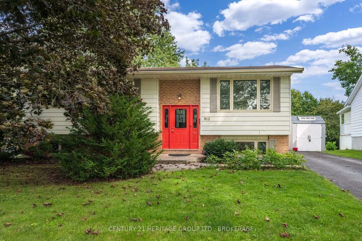 Property Photo:  912 Safari Drive  ON K7M 6X5 
