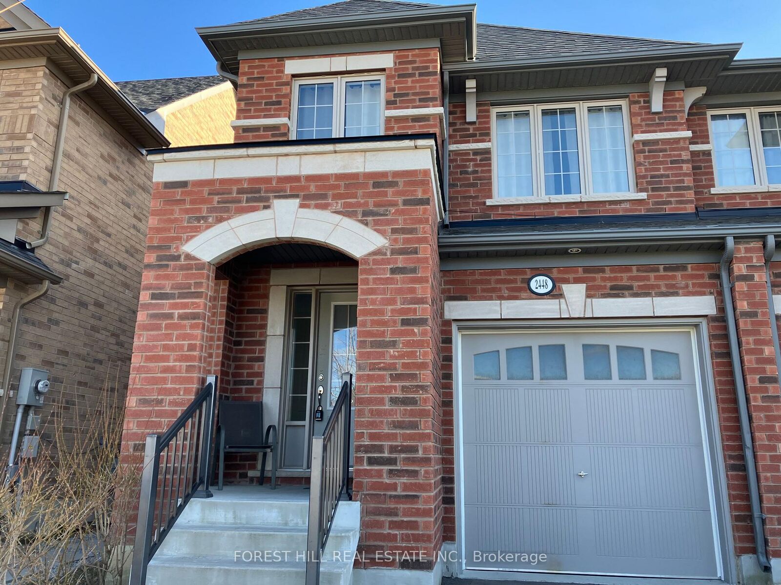 Property Photo:  2448 Equestrian Crescent  ON L1H 7K4 