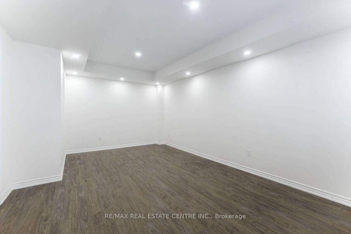 Property Photo:  975 Whitlock Avenue  ON L9E 1S9 