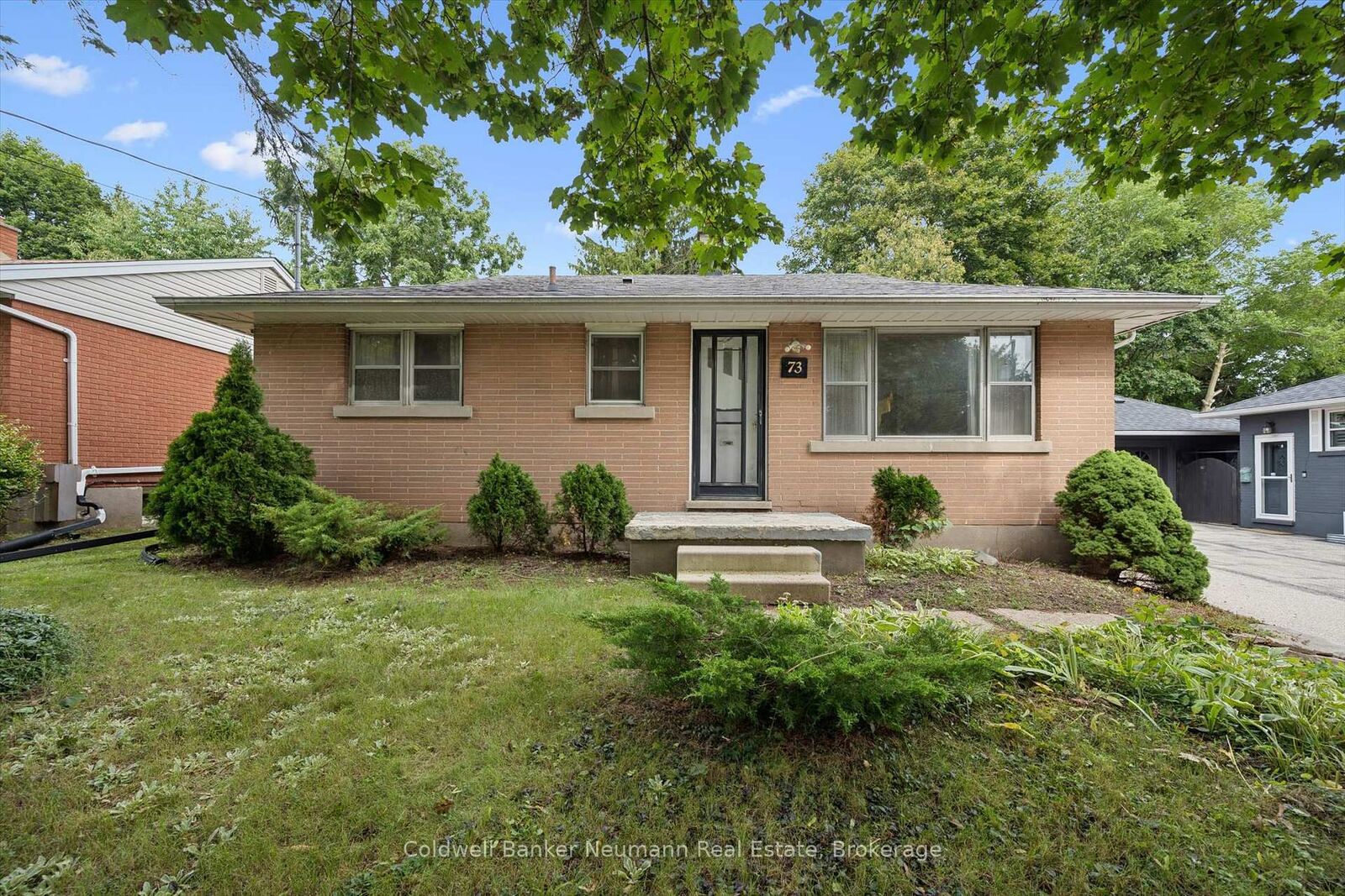 Property Photo:  73 Knightswood Boulevard  ON N1E 3W6 