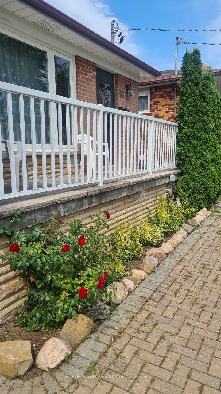 Property Photo:  48 Green Bush Road  ON M2M 1P3 