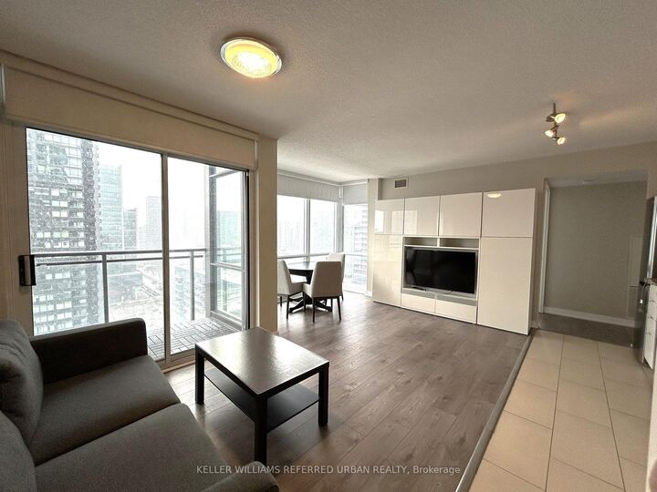 Property Photo:  15 Fort York Boulevard 2906  ON L1G 3J5 