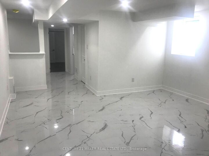 Property Photo:  5655 Kellandy Run  ON L5M 7A7 