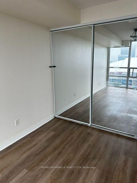 Property Photo:  30 Grand Trunk Crescent 3212  ON M5J 3A4 