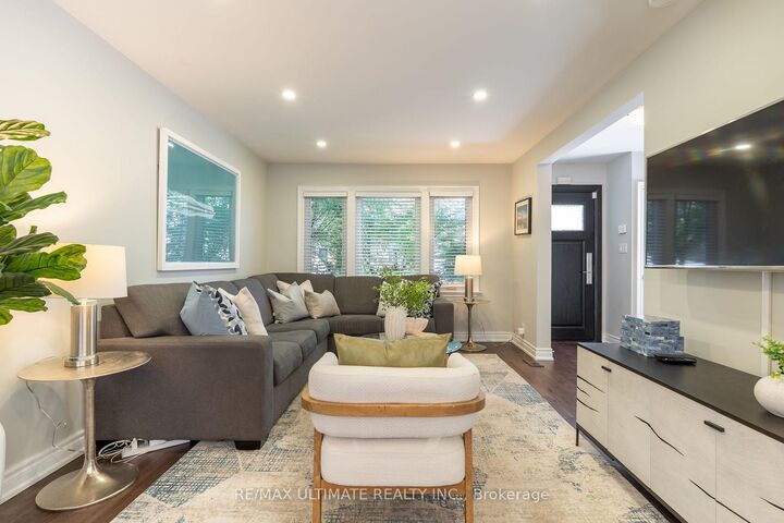 Property Photo:  3 Thursfield Crescent  ON M4G 2N4 