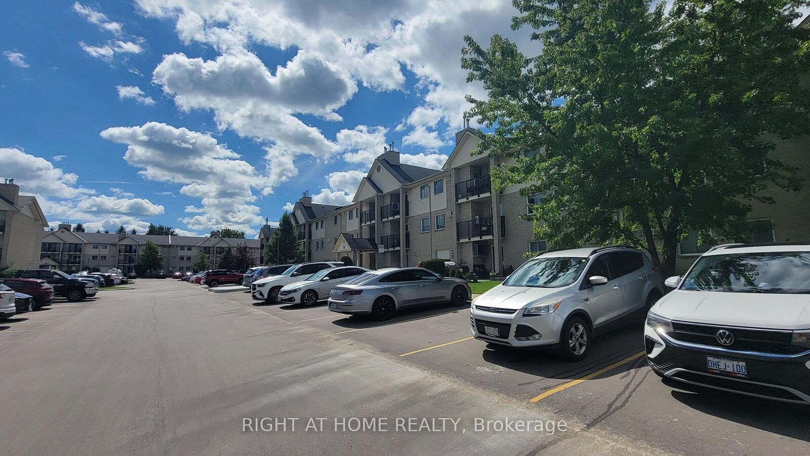 Property Photo:  733 Deveron Crescent 108  ON N5Z 4X7 