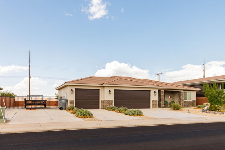 Property Photo: 331 N 2780 W UT 84737