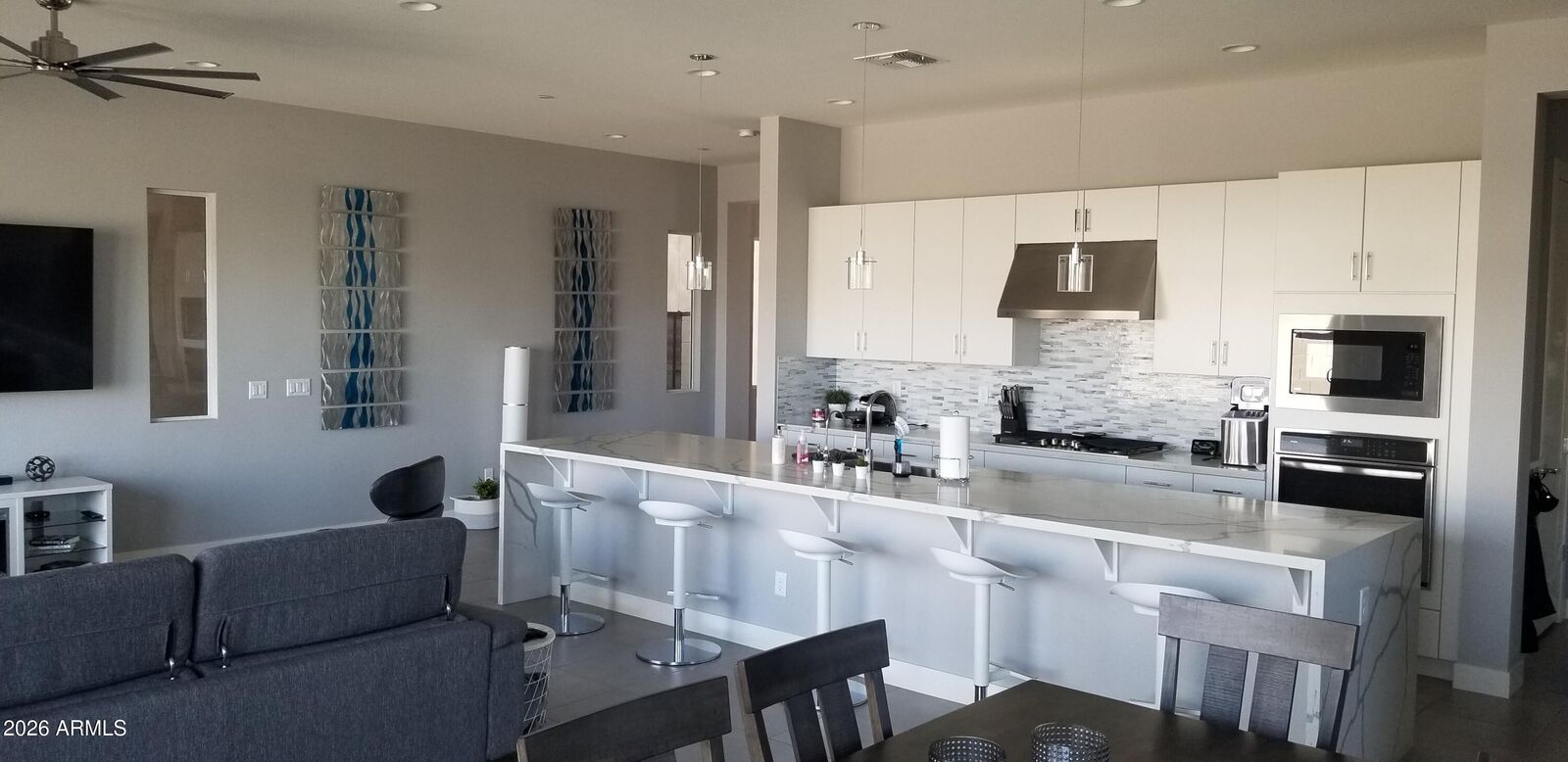 Property Photo: 1585 N 69th Place AZ 85257