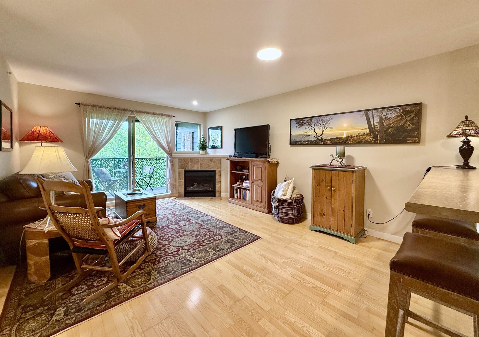 Property Photo:  5631 Inlet Avenue 404  BC V7Z 0J1 
