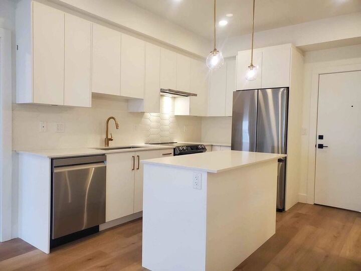 Property Photo:  20282 72B Avenue 411  BC V2Y 1T9 
