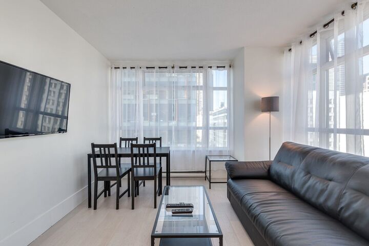 Property Photo:  438 Seymour St 1002  BC V6B 6H4 