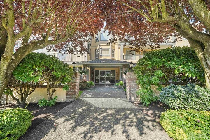 Property Photo:  1459 Blackwood Street 307  BC V4B 2Y8 