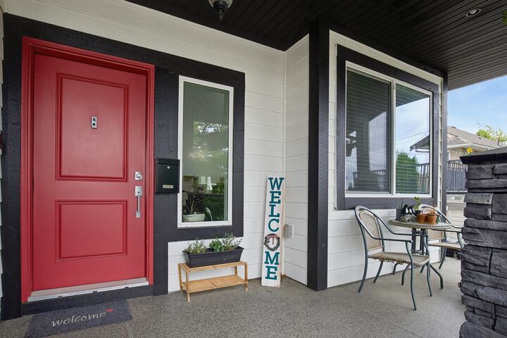 Property Photo:  33367 5th Avenue  BC V2V 1W2 