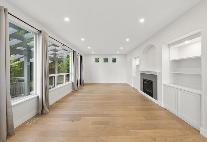 Property Photo:  122 Chestnut Court  BC V3H 5G4 