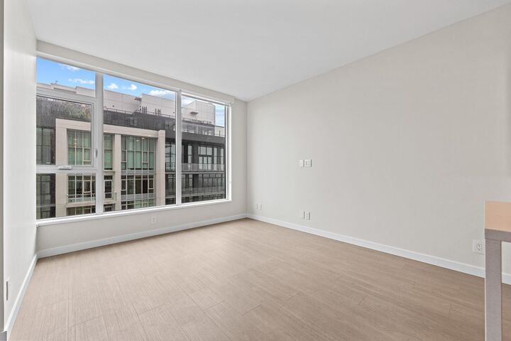 Property Photo:  2108 Gilmore Avenue 5105  BC V5C 0N8 