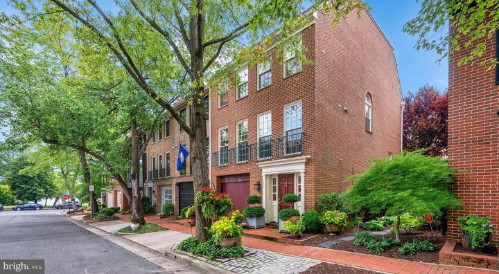 Property Photo:  112 Quay Street  VA 22314 