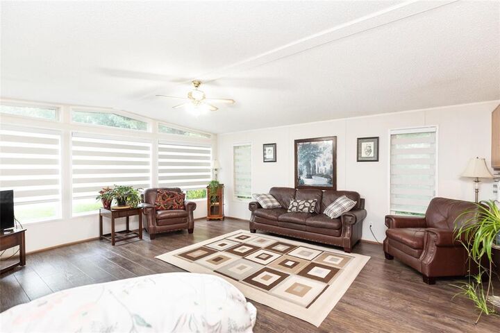 Property Photo:  14 Paradise Drive  MB R5H 1H2 