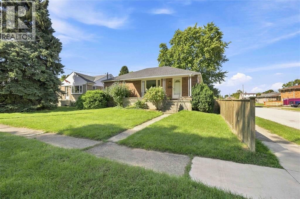 Property Photo:  721 William Avenue  ON N7T 7C7 