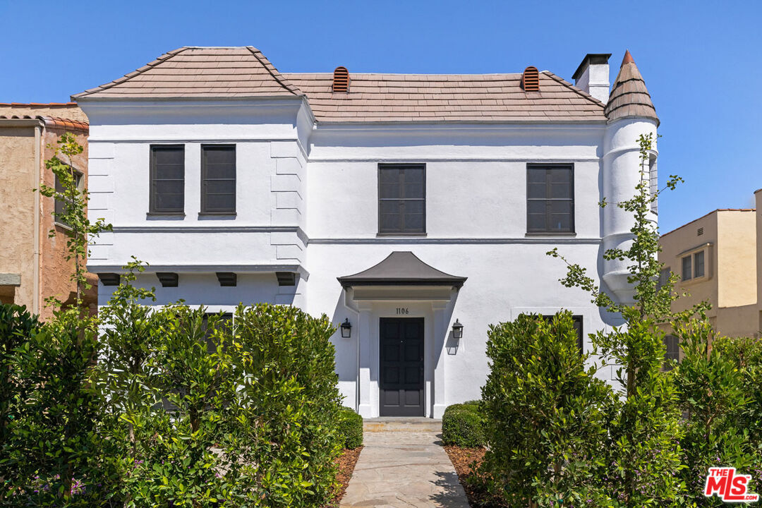 Property Photo:  1106 S Cochran Ave  CA 90019 