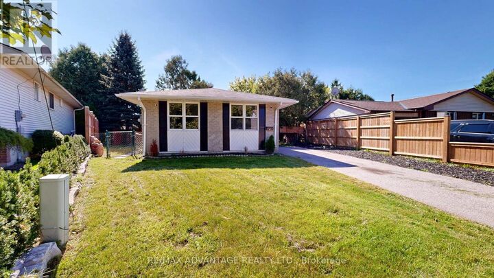 Property Photo:  9 Camelot Crescent  ON N5V 3L4 