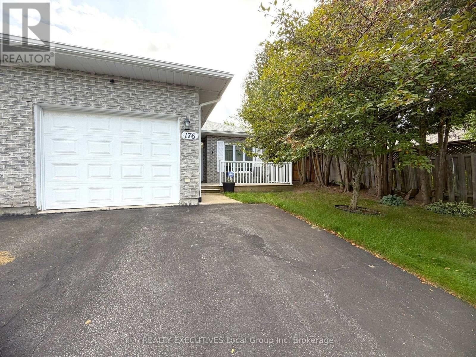 Property Photo:  176 Cloverbrae Crescent  ON P1A 4J3 