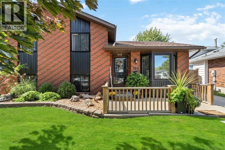 Property Photo:  109 Hastings Crescent  ON N7S 5K4 