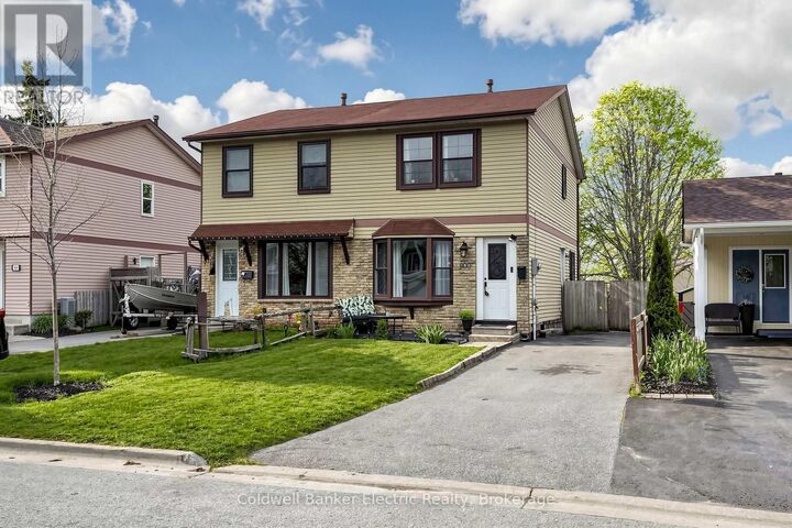 Property Photo:  900 Southridge Street  ON L1H 8A5 